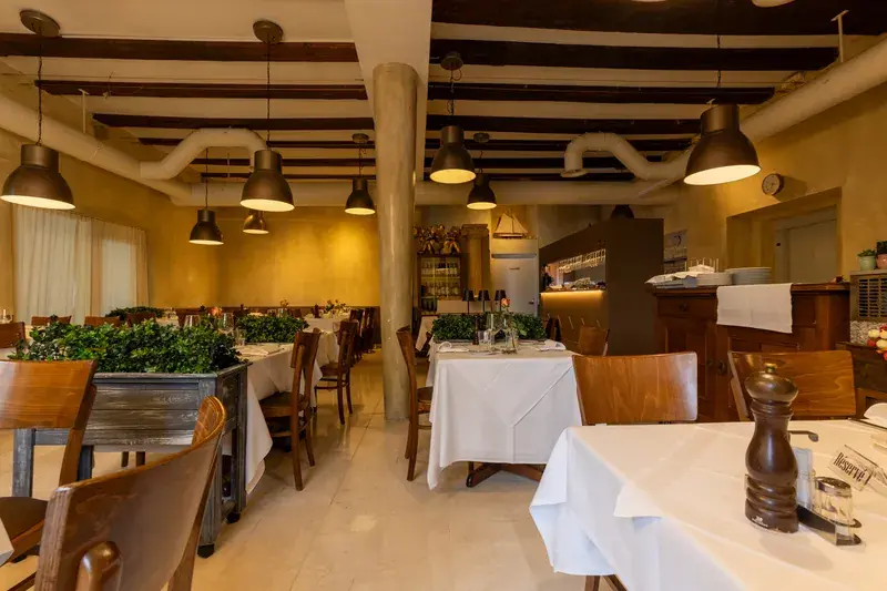 Set tables with pepper mills between planters in the LAGO dining room