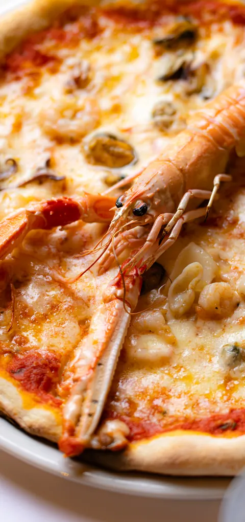 Pizza Frutti di Mare mit Langustine