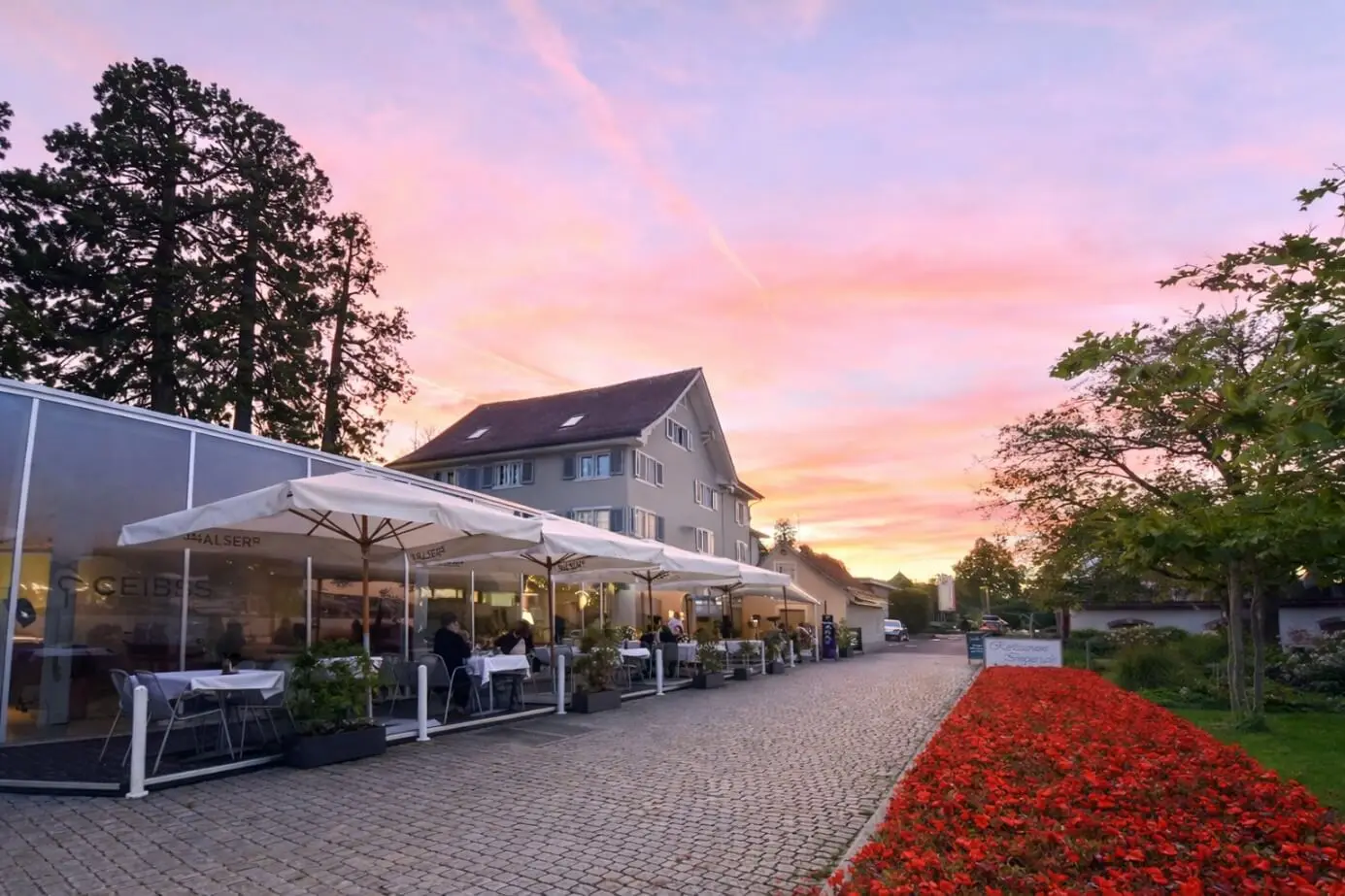 Rosaroter Sonnenuntergang über der LAGO-Terrasse in Horgen
