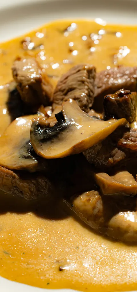 Zürcher Kalbsgeschnetzeltes mit Champignons an Rahmsauce